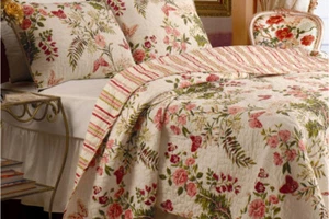 NEW! ~ COZY CHIC SHABBY TROPICAL IVORY WHITE RED PINK ROSE GREEN LEAF QUILT SET - Picture 1 of 3