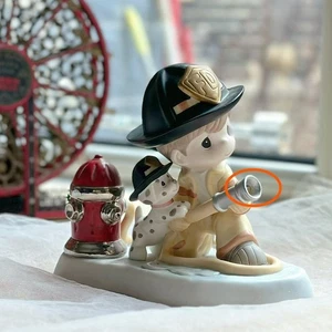 2011 Precious Moments Courage Under Fire Sammlerstück Keramikfehler 112014 - Bild 1 von 4