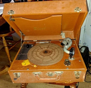 Giradischi fonografo valigetta betulla n. 600 vintage con aghi Victrola - Foto 1 di 8