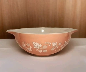 Cuenco mezclador vintage de 4 cuartos de galón Pyrex rosa grosella #444 Cenicienta - Imagen 1 de 13