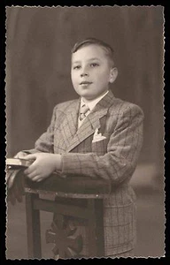 Edwardianischer Junge Vintage Privat Foto Postkarte 1. Kommunion Handschuhe Lächeln Mann - Bild 1 von 2