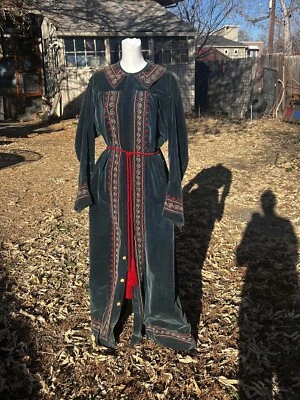 Bata ceremonial de terciopelo verde unisex The Henderson Ames CO de principios de 1900 Foto 1 de 4