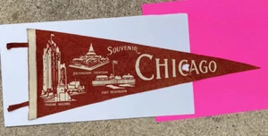 Vintage Souvenir Chicago Pennant Tribune Building Buckingham Fort Dearborn Red - Picture 1 of 6
