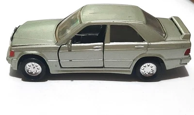 Modellino Matchbox Super Kings Mercedes Benz 190 E (1985) - Immagine 1 di 4