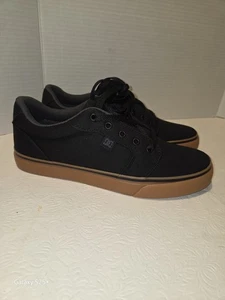 DC Shoes Scarpa da Skate Uomo Anvil TX Nero/Gomma - 320040-BGM, Nero/Gomma Taglia 9,5 - Foto 1 di 8