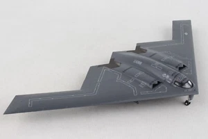 HERPA WINGS (HE571265) USAF B-2A "STEALTH BOMBER" 1:200 SCALE DIECASTMETAL MODEL - Picture 1 of 7