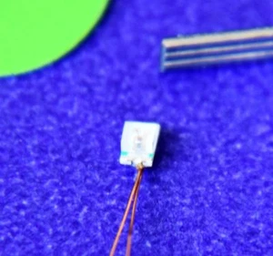 YMQ0603G 20pz VERDE 0,1 mm cablato rame smaltato pre-saldato modello led smd fai da te - Foto 1 di 3