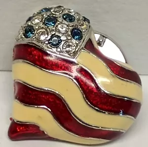 Prendedor de solapa corazón bandera de EE. UU. .8" pedrería patriótica esmalte rojo rubí y ondas crema - Imagen 1 de 7