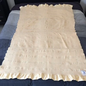 Vintage EATONS Blanket 100% Pure Wool Peach Made In CANADA Waffle Satin Edge - Picture 1 of 8