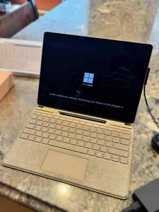 Microsoft Surface Pro Copilot+ PC Touch 13" OLED Snapdragon X Elite 32GB 1TB - Picture 1 of 7