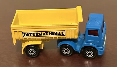 Matchbox International 30 Articulated Truck, blue & yellow, Made In England - Image 1 of 4
