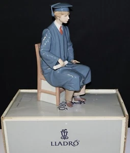 Lladro "Boy Graduate" #5198 - 11” Porcelain Figurine - Mint in Original Box - Picture 1 of 8