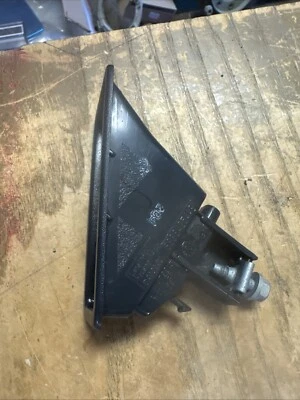 Luz de lámpara de matrícula Ram 3500 19-24, derecha - Mopar 68384254AB 22JS2410-A12 Foto 1 de 4