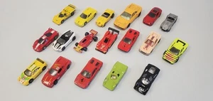 Diecast Ferrari Cars lotto di 18 Hot Wheels Matchbox scala 1:64 assortiti pressofusi - Foto 1 di 10