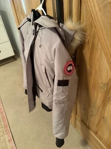 Canada Goose (Womens M ) Bomber Down Jacket retails 1600 - Picture 1 of 5
