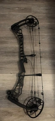 Mathews Traverse compound bow - Image 1 of 4