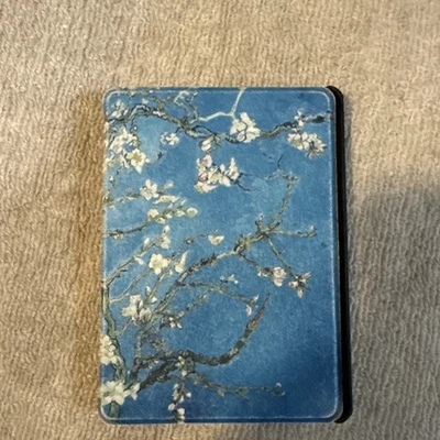 Funda Kindle 10ª Generación Azul Blanco Flores Foto 1 de 3