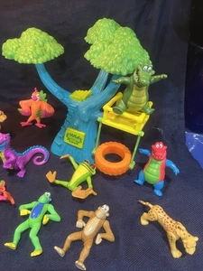 Regenwald Cafe Baumhaus Schaukel Spielset mit 15 Tierfiguren - Bild 1 von 8