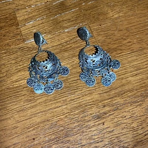 Pendientes de clip vintage estampados España colgantes joyas damascenas de Estate - Imagen 1 de 8