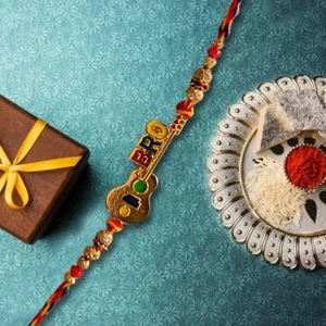 Rakhi For Bro Guitar Shaped With Thread - Picture 1 of 1
