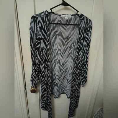 Cárdigan para mujer French Laundry estampado animal talla grande Foto 1 de 4