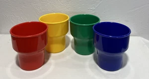 Set 4 tazze in plastica Made in Hong Kong alte 3" - Foto 1 di 17