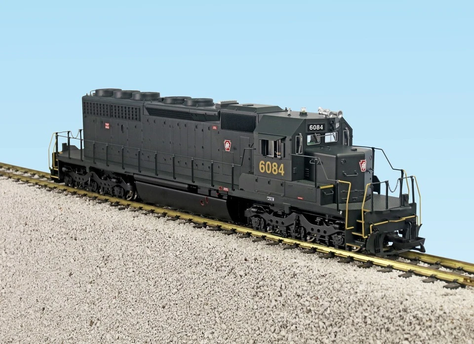 USA Trains G Scale SD40-2 Diesel Locomotive R22311 Pennsylvania brunswick green - Image 1 of 1