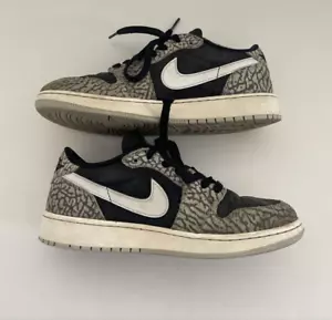 Air Jordan 1 Retro Low 'Black Cement' CZ0858-001 Sneakers Bambino Taglia 6Y (GS) - Foto 1 di 11