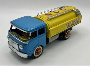 Camion Citerne en tôle Oil Tanker à friction - 22 cm - MF 097 - 1960/70’s - TBE - Imagen 1 de 7