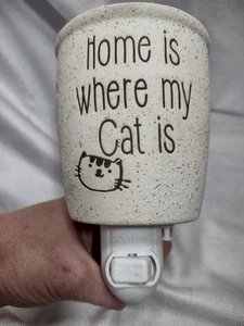 Calentador enchufable Scentsy HOME IS WHERE MY CAT quemador de cera de cerámica granja - Imagen 1 de 3