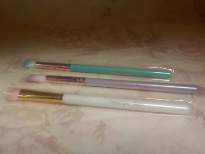 Cepillos SLMissGlam ~ T35 ~ W20 ~ L34 ~ Cepillos de mezcla/sombra de ojos  Foto 1 de 2