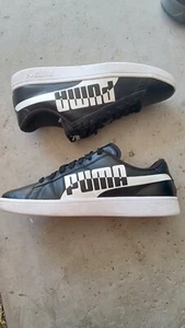 Size 6.5 - PUMA Smash V2 Leather Low Black Women Size 6.5 Classic Low Top - Picture 1 of 9