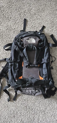 Mochila acolchada The North Face Chugach 25 para senderismo escalada monopatín Foto 1 de 4