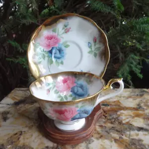 Royal Albert England Pink And Blue Roses Heavy Gold Trim Tea Cup And Saucer - Picture 1 of 17