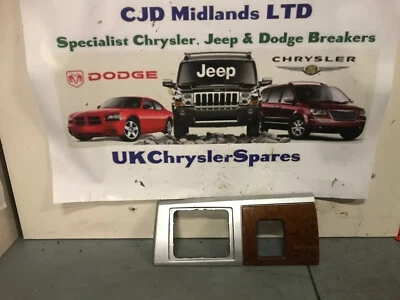 ПРАВАЯ ПАНЕЛЬ ОТДЕЛКИ ПРИБОРНОЙ ПАНЕЛИ CHRYSLER GRAND VOYAGER 2008-12 O/S 05028834AA - Изображение 1 из 4