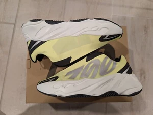 Taglia 4.5 - Adidas Yeezy Boost 700 MNVN fosforo senza lacci - Foto 1 di 9