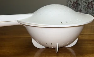 TUPPERWARE Vintage LARGE Double Colander 2 QT Quart Strainer Colander White - Picture 1 of 12