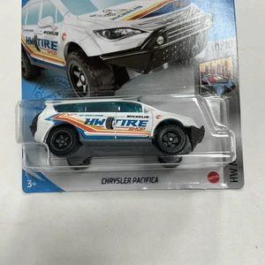 2021 Hot Wheels Treasure Hunt Chrysler Pacifica - Picture 1 of 4