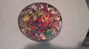 Juego de 11 cortadores miniatura de galletas / entremeses mariposas y flores en lata - Imagen 1 de 2