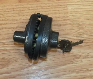 Master (P172) Keyed Trigger Lock For Handguns, Rifles, & Shotguns w/ 2 Keys - Picture 1 of 6