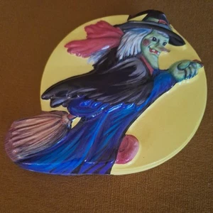 VINTAGE HALLOWEEN WITCH ON BROOM POP TOPS CAKE TOPPER 5" X 5" NOS! - Picture 1 of 2