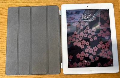 Apple iPad 2nd Gen 16GB White/Silver Wi-Fi A1395 - Image 1 of 4