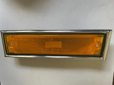 81-89 CHEVY C K C10 C20 LH FRONT FENDER MARKER LIGHT GM2550115 - Image 1 of 2