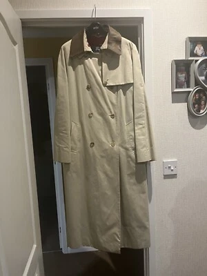 Vintage Burberry Trench Coat With Detachable Collar And Fleece Lining Ladies 14R - Image 1 of 4
