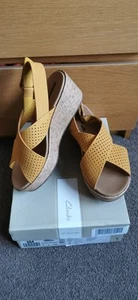 WOMEN'S Clarks Stasha Bridget wedge sandals in mustard ochre size 5D EUR 38 BNIB - Picture 1 of 18