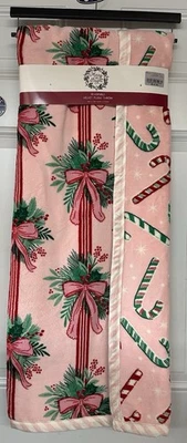 NUEVO CON ETIQUETAS Merry & Bright Reversible Terciopelo Peluche Tiro Invierno Navidad Rosa Arco Candycones Foto 1 de 4