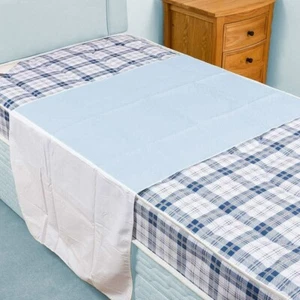 Waschbare saugfähige, wiederverwendbare Bettunterlage mit Klappen - blau - Bild 1 von 4