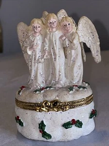 Caja de baratijas Ganz Three Angels Sparkle Mini con acebo - Imagen 1 de 12