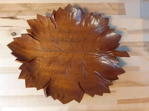 Holzschale Blattform handgeschnitzt, mit Aufhänger zur Wanddekoration - Bild 1 von 6