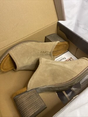 BearPaw-Talla 11-Edina- 2220W, Sandalia Peep Toe de Gamuza Vaca Arena y 2.5” Tacón Bloque Foto 1 de 4